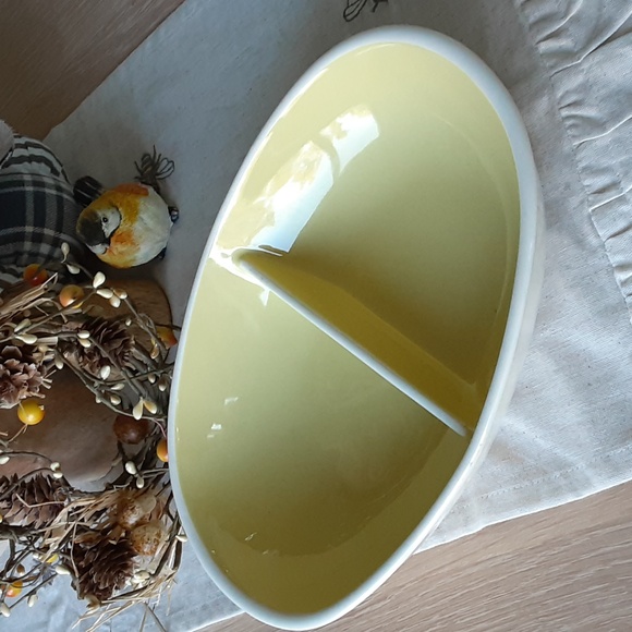 Harkerware Yellow Oval Divided Serving Bowl 10.5" x 7.25" - Picture 1 of 6